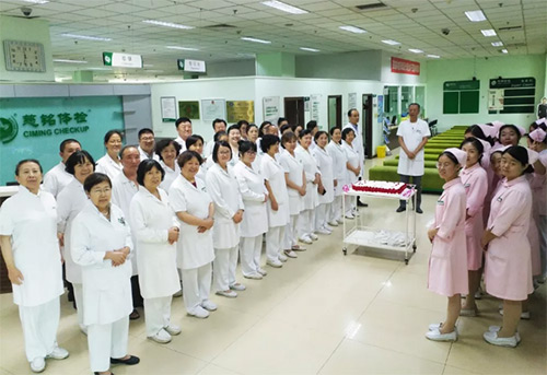 12慈銘體檢世紀城分院為在崗在職的醫師們慶?！爸袊t師節”.jpg